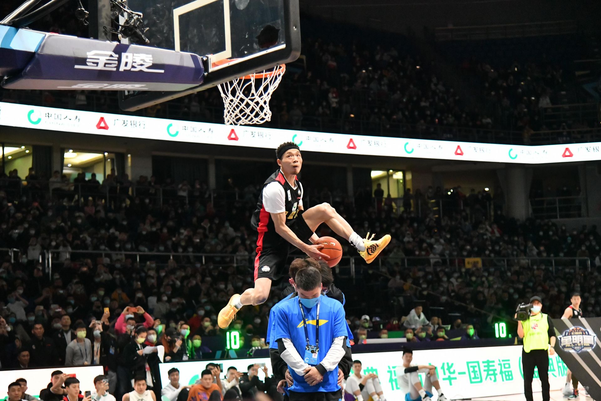 友谊赛战报：科曼、C罗破门，利雅得胜利4-2阿布扎比联合（热身赛：科曼、C罗建功，利雅得胜利4-2击败阿布扎比联合）