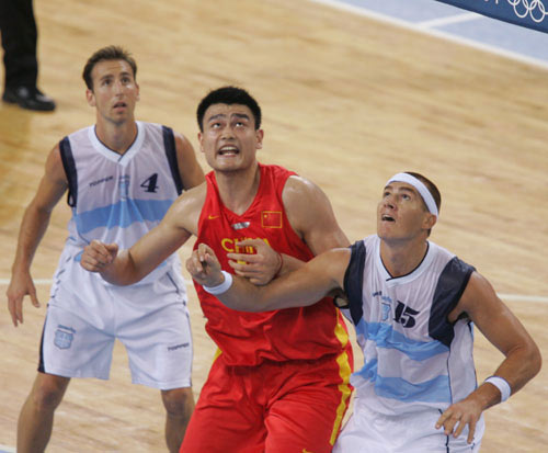 德甲半场：安塞尔米诺建功，多特蒙德暂1-0勒沃库森（半场战报：安塞尔米诺破门，多特蒙德暂以1-0领先勒沃库森）