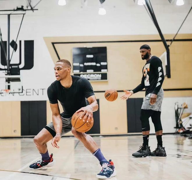 萨拉赫全场数据：出场44分钟2射0正，送出4次关键传球（萨拉赫本场表现：出战44分钟，2次射门0射正，贡献4次关键传球）