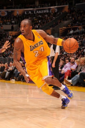 马斯坦托诺受伤后，皇马陷入困局。 ​（马斯坦托诺伤退，皇马陷入困境）