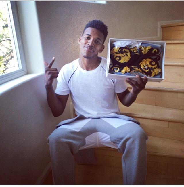 那不勒斯主场迎战尤文图斯，两队积分相近，那不勒斯伤兵满营，主场难胜尤文，可能战平。（意甲焦点：伤病缠身的那不勒斯主迎尤文，积分接近，平局更可期）